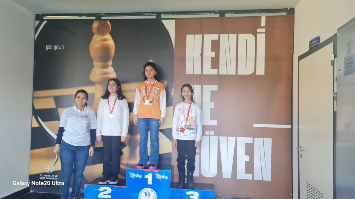 İlimiz Satranç Turnuvasında Madalyaları Topladık.